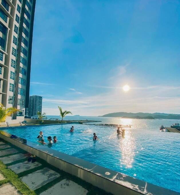 Sea&Pool View Stunning Homestay, Wifi, Netflix Near Malls, Jetty, Convenient Stores Kota Kinabalu Exteriör bild
